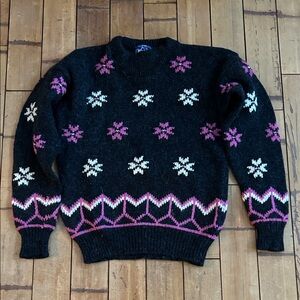 Woolrich Vintage Black and Pink Patterned Crewneck Sweater